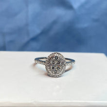 18ct White Gold Diamond Cluster Ring