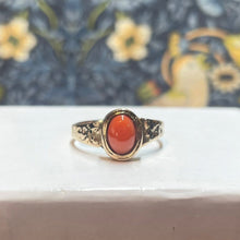 18ct Yellow Gold Cabochon Coral Ring
