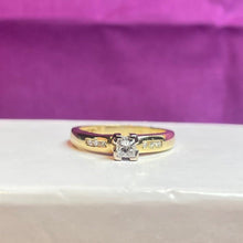 18ct Yellow Gold Diamond Ring