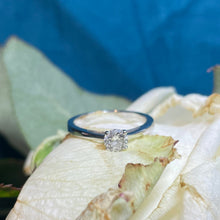 18ct White Gold Diamond Ring