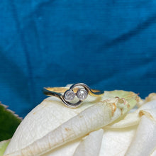 18ct Yellow Gold Diamond Twist Ring
