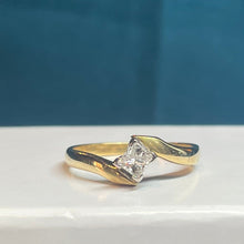18ct Yellow Gold Diamond Twist Ring