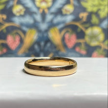 18ct Yellow Gold Band