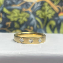 18ct Yellow Gold Diamond Band