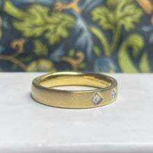 18ct Yellow Gold Diamond Band