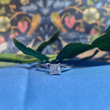 18ct White Gold Diamond Ring