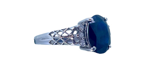 18ct White Gold Diamond and Sapphire Ring