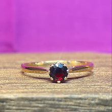 9ct Yellow Gold Garnet Ring