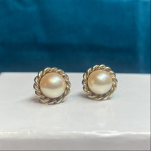 9ct Yellow Gold Pearl Studs