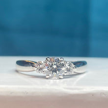 18ct White Gold Diamond Ring