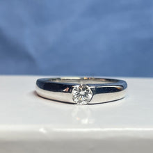 18ct White Gold Diamond Ring