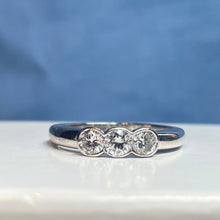 18ct White Gold Diamond Ring
