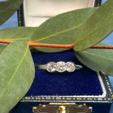 18ct White Gold Diamond Ring