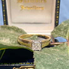 18ct Yellow Gold Diamond Ring