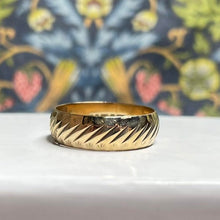 9ct Yellow Gold Patterned Band