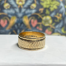 9ct Yellow Gold Patterned Band