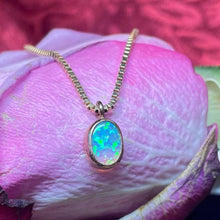 9ct Yellow Gold Opal Pendant Necklace