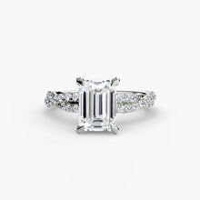 The Twisted Pavé Solitaire
