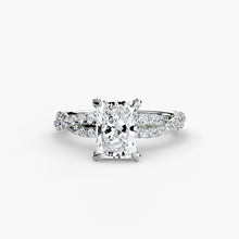 The Twisted Pavé Solitaire