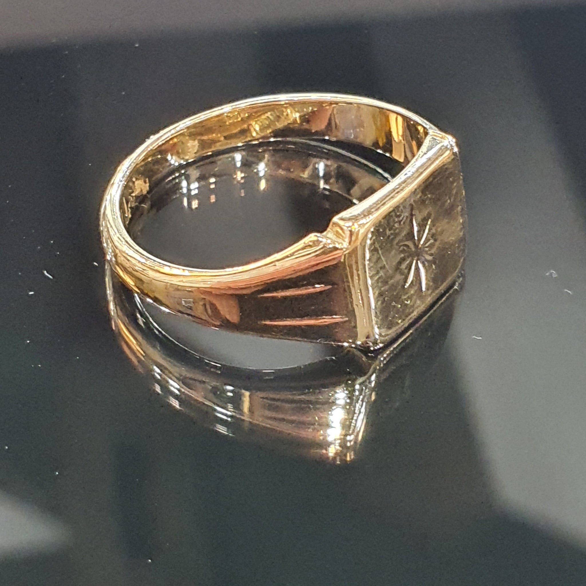 9ct Yellow Gold Signet Ring