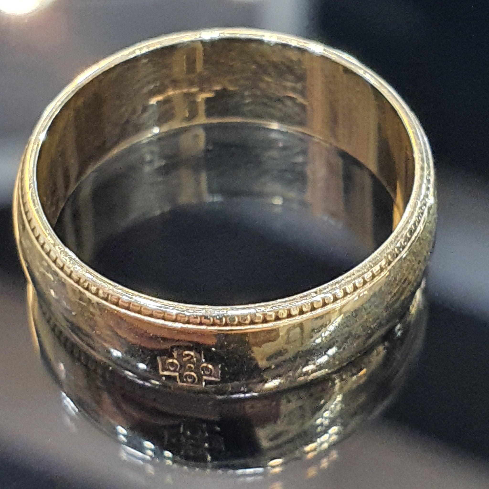 9ct Yellow Gold Detailed Band