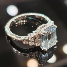 Aquamarine and Diamond Ring set in 18t White Gold